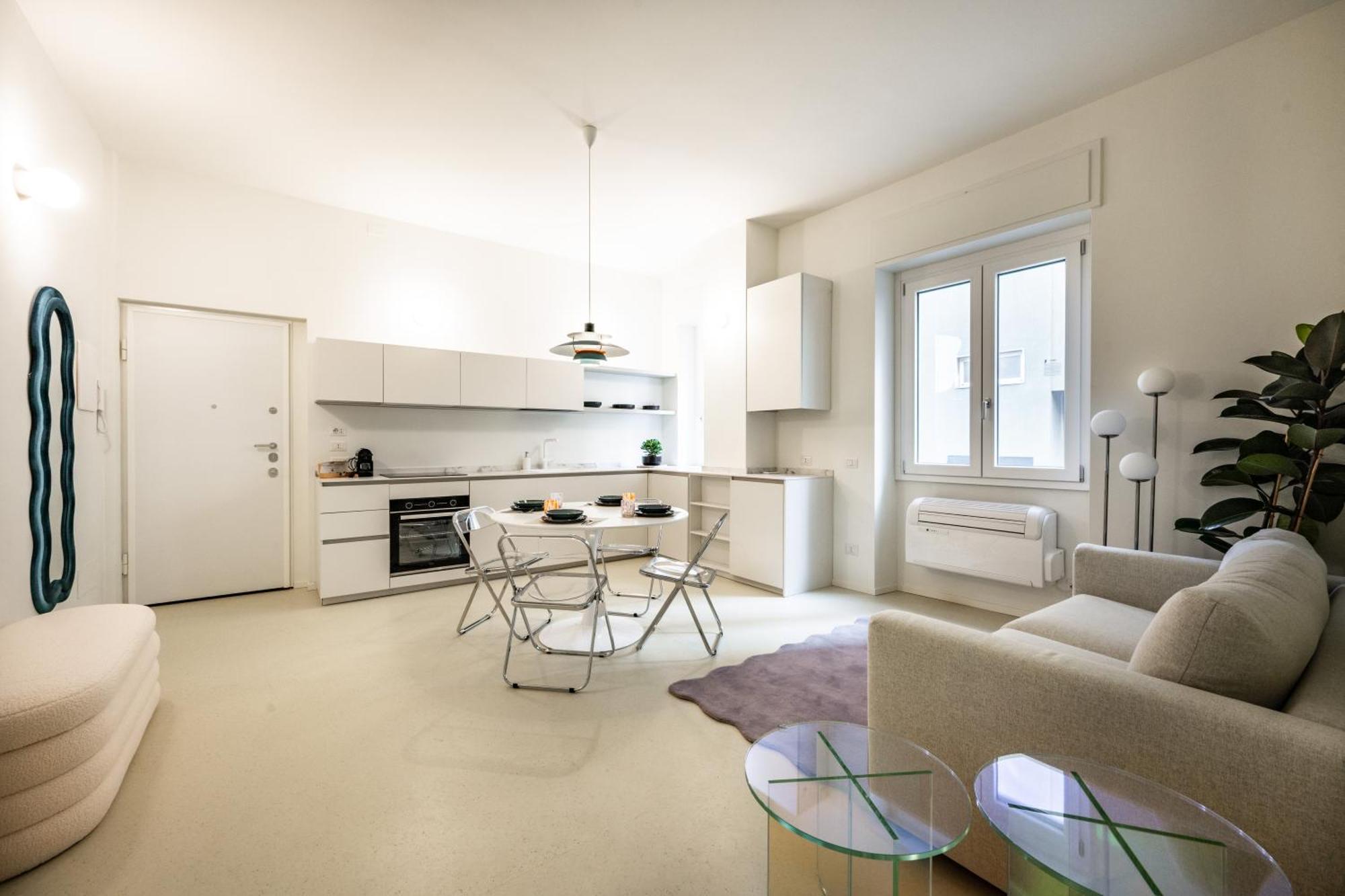Design And Silence - Wide Renovated 2 Stops Form * Milán