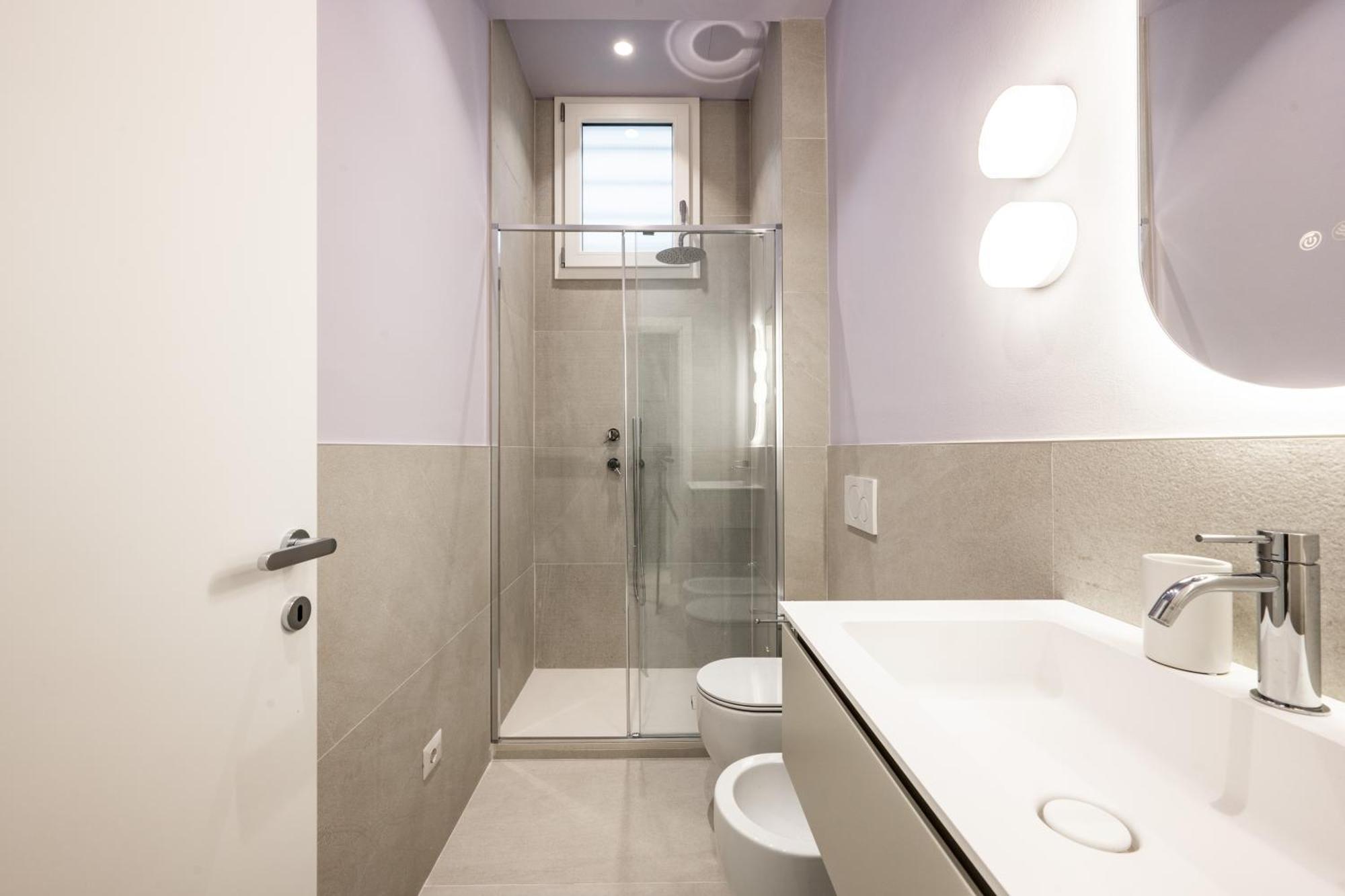 Design And Silence - Wide Renovated 2 Stops Form * Milán